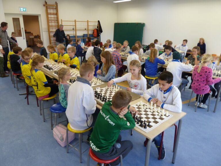 Schoolschaken 2016-2017 Afgelopen woensdag is het nieuwe schoolschaakseizoen begonnen.…