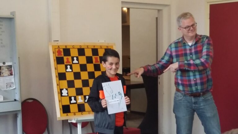 Joey geslaagd Gisteren heeft Joey eindelijk zijn diploma…